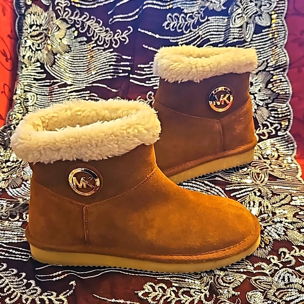 MICHAEL KORS SUEDE BOOTS